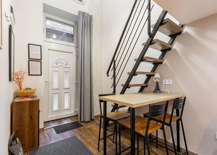 W11 A Weiner Apartment
