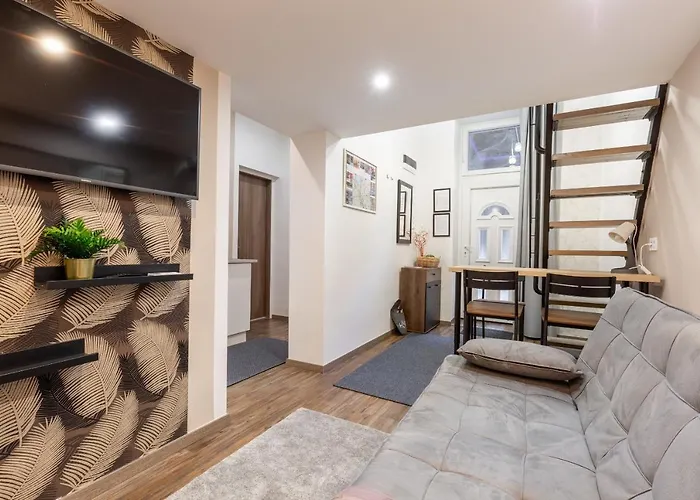 W11 A Weiner Apartment