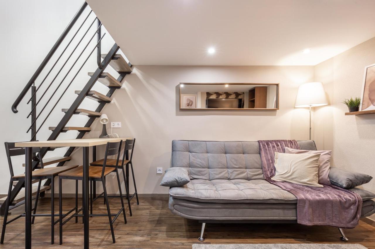 W11 A Weiner Apartment *